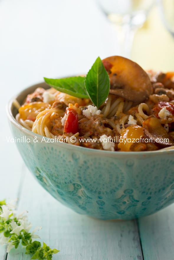 Spaghettis con crema calabrese y salchicha italiana