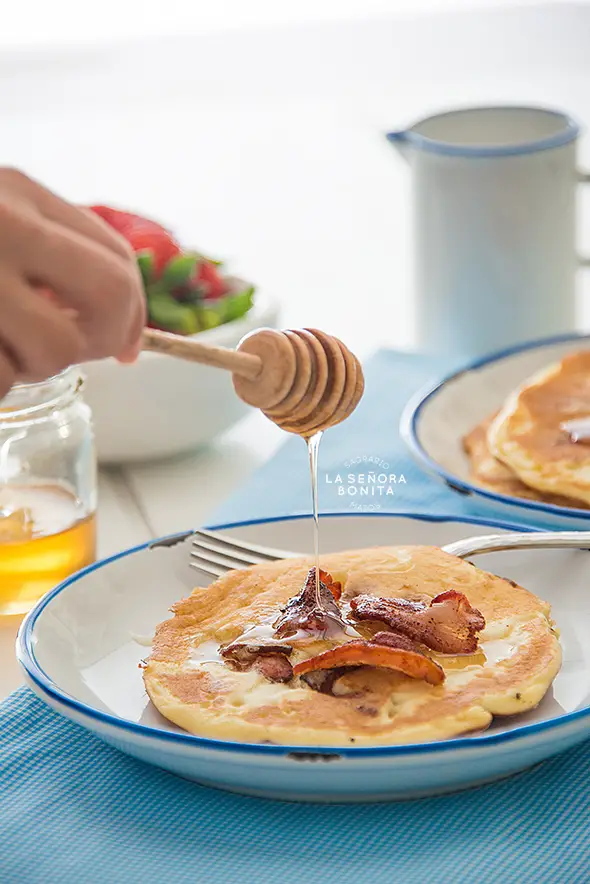 Esponjosos Pancakes de Queso Ricotta y Tocineta (Bacon)
