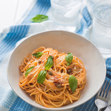 Práctica y convenient: Espaguetis a la Putanesca/ Sagrario Matos