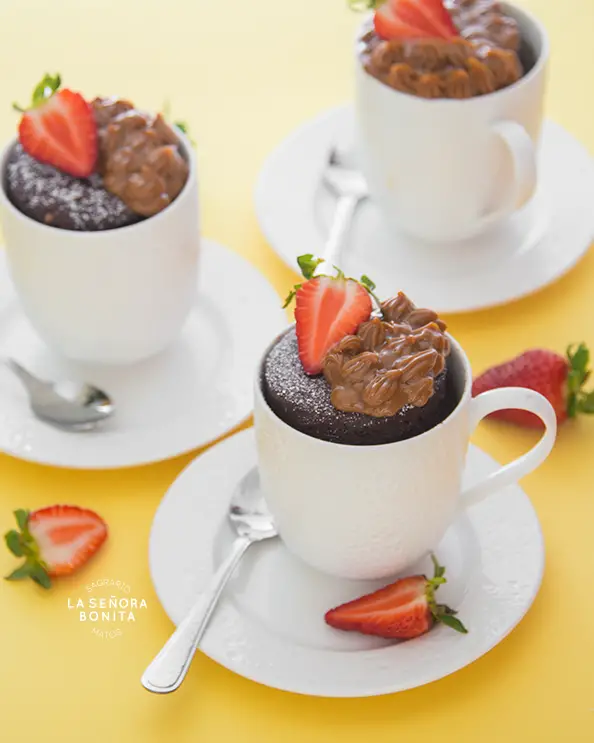 Mug Cake de Chocolate con Dulce de Leche/ Sagrario Matos