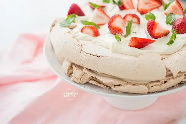 Pavlova de Crema y Fresas - La Señora Bonita