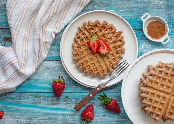 Receta De waffles de canela para la máquina de Nostalgia